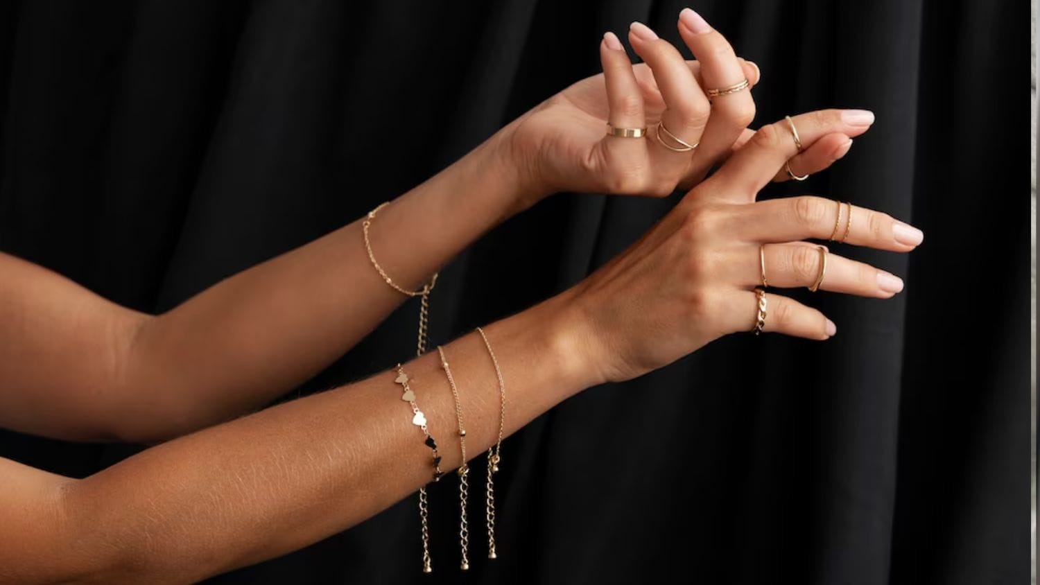 how-to-wear-gold-bracelets